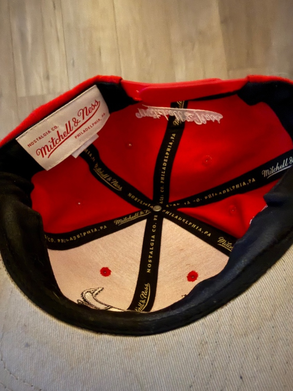 Chicago Bulls Mitchell & Ness Black Hardwood Classics 1997 NBA Finals Patch Snap - Picture 4 of 4